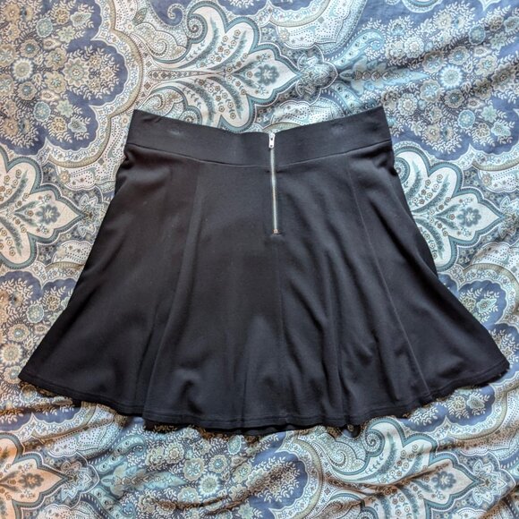 H&M Black Skirt - Picture 3 of 4